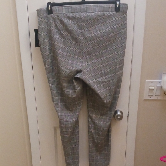 Elegant Women's Gray Plaid Cropped Pants NWT - Picture 8 of 8